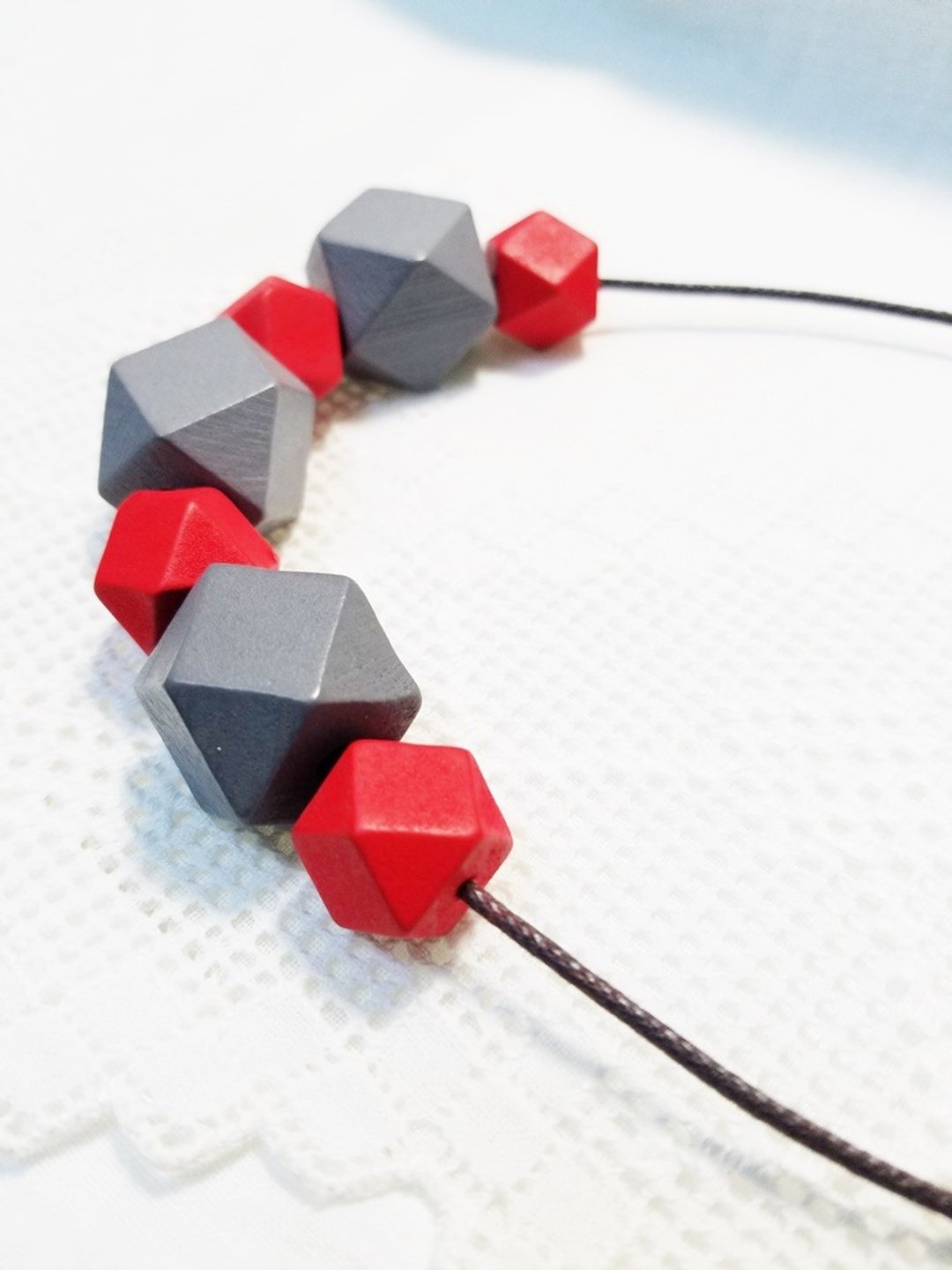 灰色 红色 木珠 颈链 Grey & Red Wood Beads Necklace (N1609) - 颈链 - 其他材质 红色