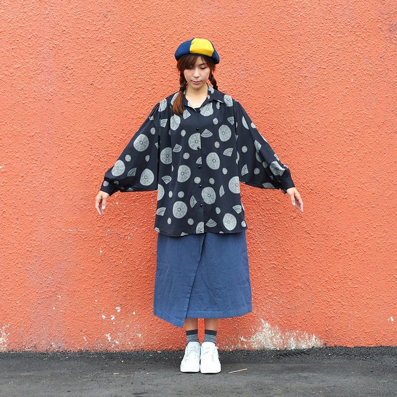 小牛村古着 长袖衬衫 飞鼠袖 复古罩衫【黑灰日图纹】【V-31】 - 女装衬衫 - 棉．麻 黑色