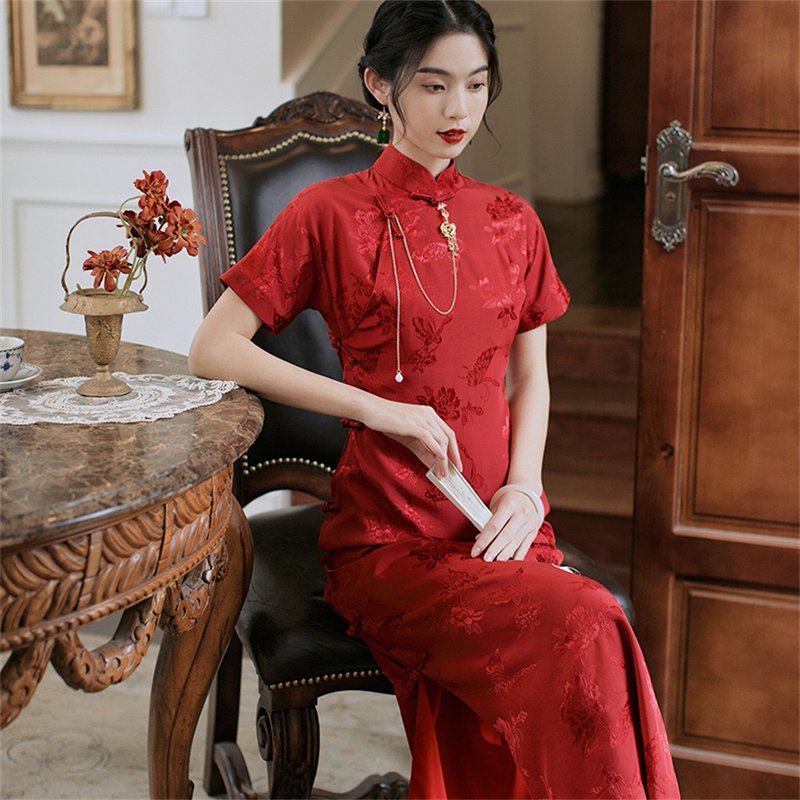 紅色 蝶戀花 暗紋開襟開衩盤扣旗袍  復古改良中式新娘敬酒服禮服 - 旗袍 - 聚酯纤维 红色