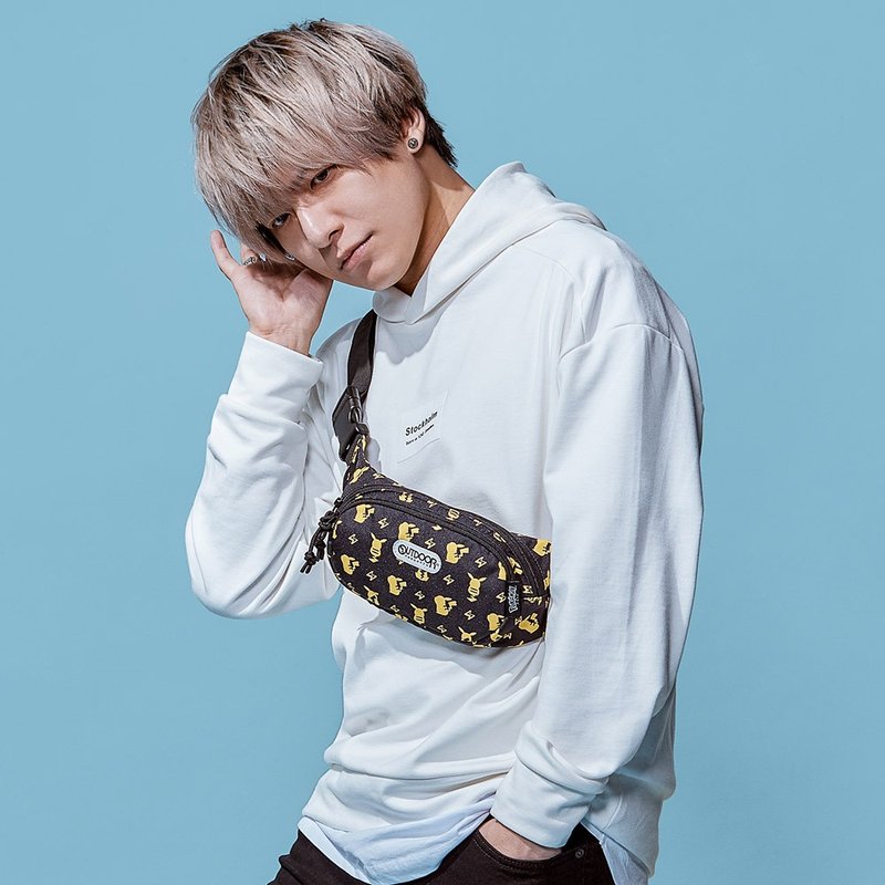 【OUTDOOR】Pokemon联名款潮黑皮卡丘腰包-小-黑色 ODGO20B06BK - 侧背包/斜挎包 - 聚酯纤维 