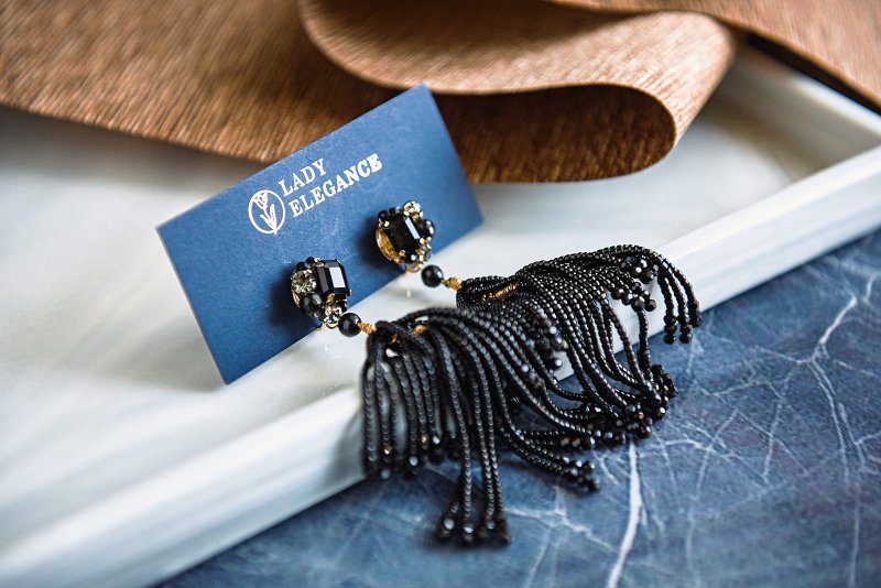 【圣诞优惠】【送礼】百老汇风情 爵士名伶 长流苏耳环 - 耳环/耳夹 - 水晶 黑色