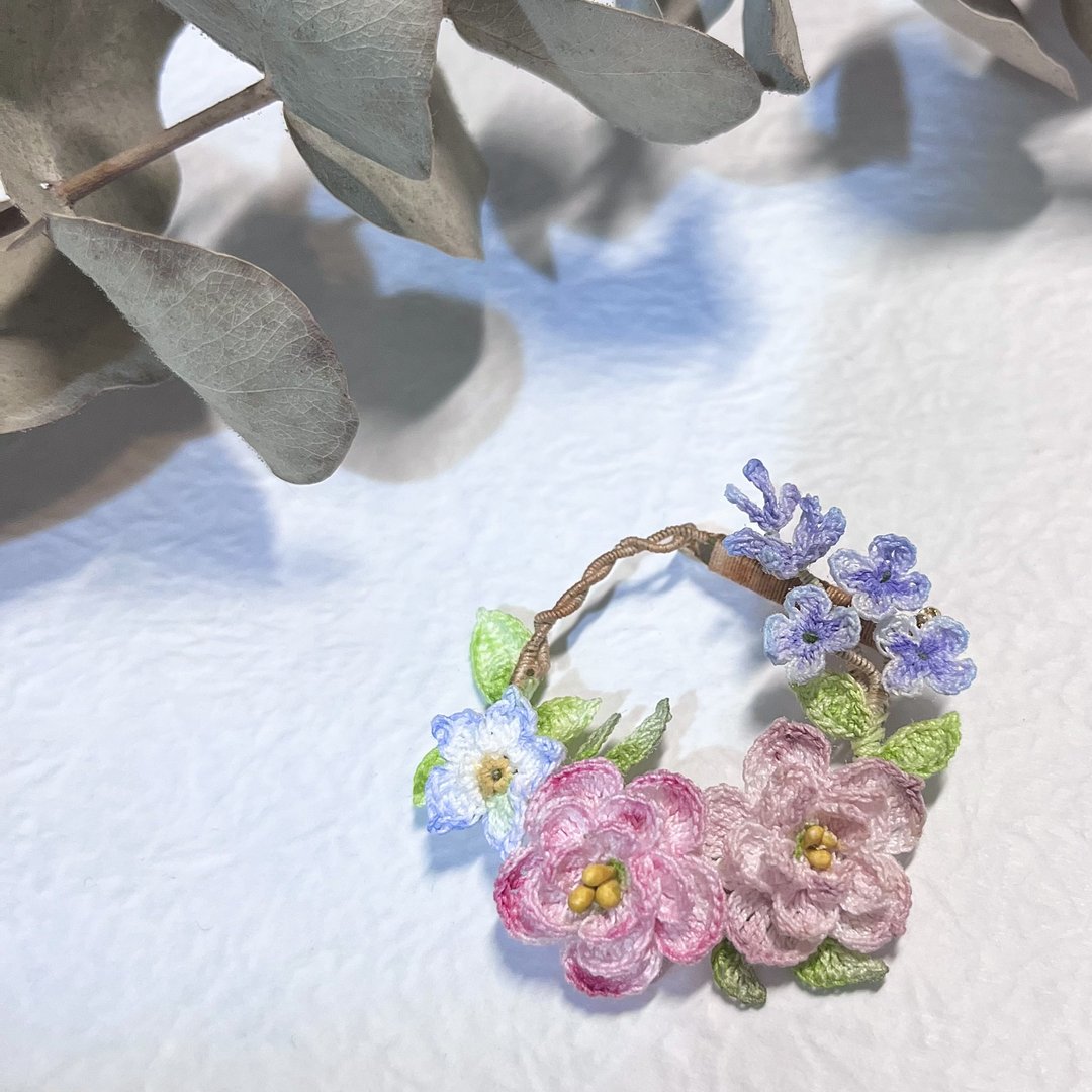 Spring Wreath • 春花环 钩花编织 茶花 胸针颈链 襟花 定制花饰 - 胸针 - 棉 多色