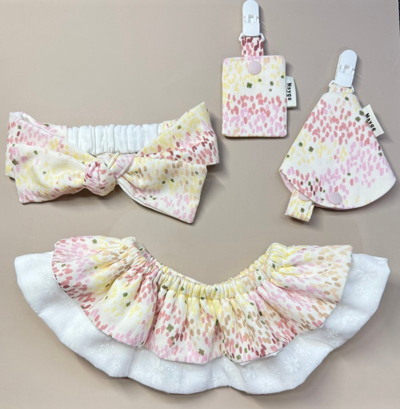 Maygo.bib.粉嫩花点弥月礼盒、双面兜、双层荷叶兜、平安符袋 - 满月礼盒 - 棉．麻 