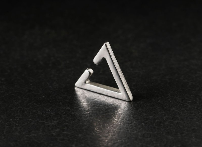 Constructivism 结构主义 三角纯银耳扣 Triangle EarCuff - 耳环/耳夹 - 纯银 银色