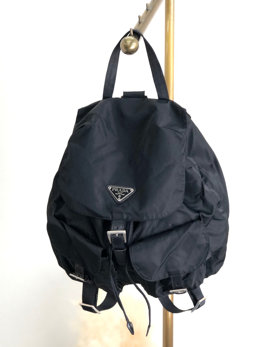 【日本直运，名牌二手包装】PRADA 背包黑三角标志尼龙前扣复古 d4dvwd - 后背包/双肩包 - 尼龙 黑色