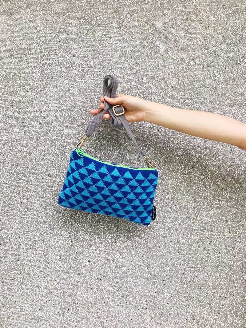 精梳棉针织两用包 - 可肩背/可手拿- 蓝色三角织纹 - 侧背包/斜挎包 - 棉．麻 蓝色