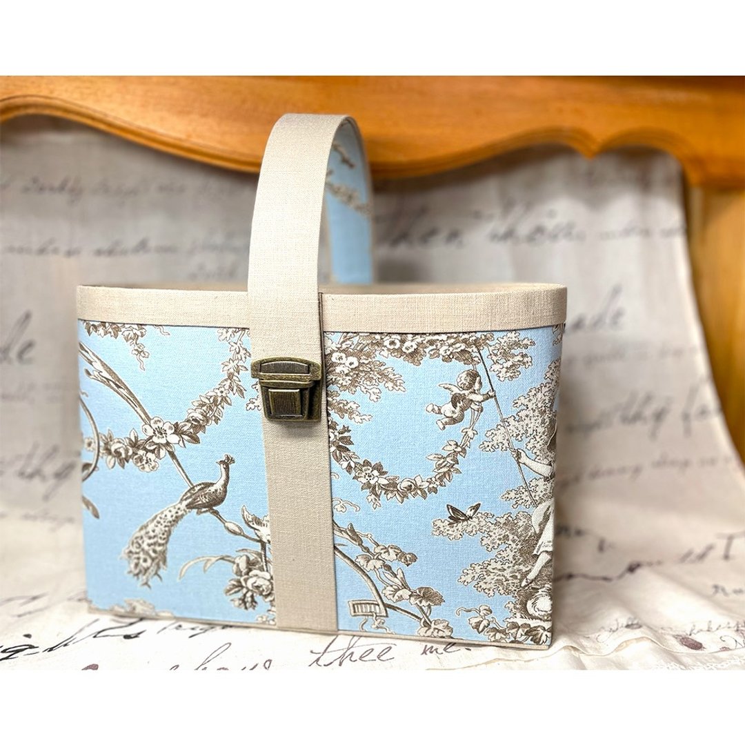 【限定商品】荡秋千的少女多功能杂志篮 欧式布盒 - 置物架/篮子 - 棉 蓝色