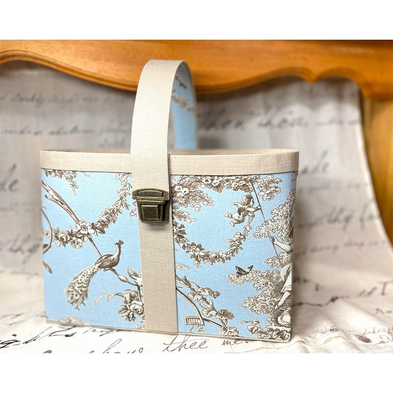 【限定商品】荡秋千的少女多功能杂志篮 欧式布盒 - 置物架/篮子 - 棉．麻 蓝色