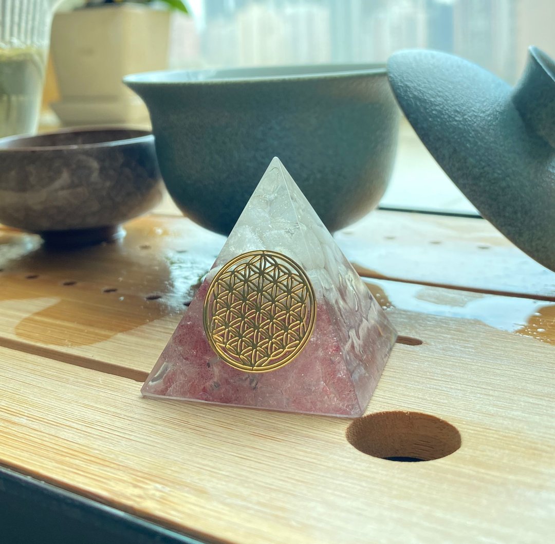 【月亮石+草莓晶】奥根能量塔Orgonite (6cm/5cm/4cm) - 摆饰 - 水晶 