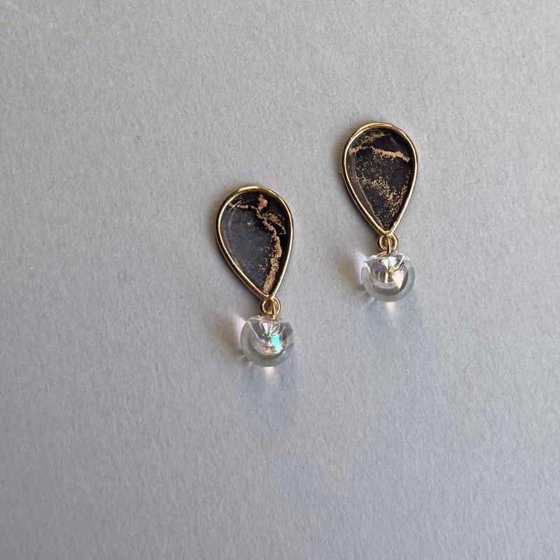 【现货 1 个】黑色 酒精墨水艺术 耳针/耳夹 小巧 精致 迷你 亮眼 渐层 黑 - 耳环/耳夹 - 树脂 黑色