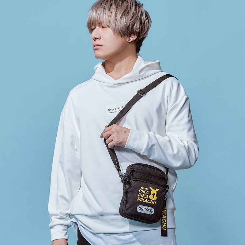 【OUTDOOR】Pokemon联名款潮黑皮卡丘直式侧背包-黑 ODGO20B07BK - 侧背包/斜挎包 - 聚酯纤维 