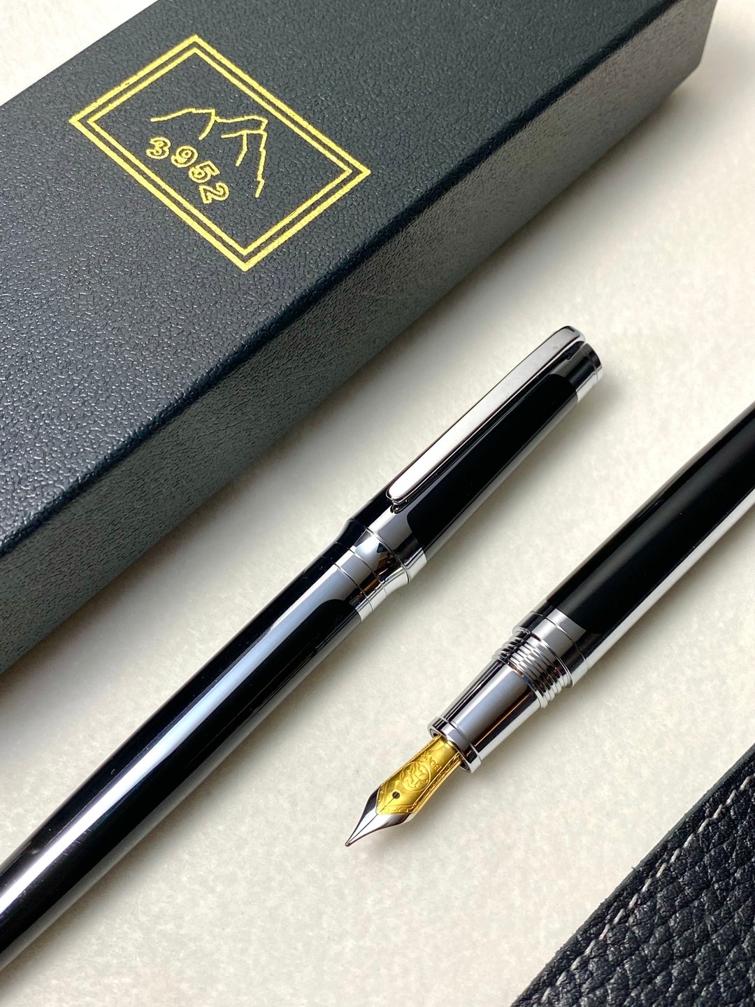3952 老山羊 - 西拉雅 黑之明 双色钢尖钢笔 - 钢笔 - 其他材质 