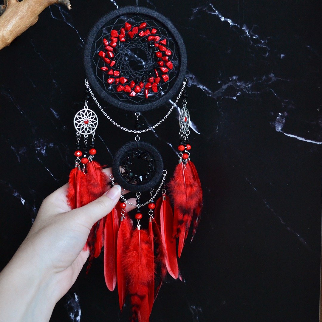 Black red dream catcher medium size, นักล่าฝัน gothic Black Crimson wall hanging - 墙贴/壁贴 - 宝石 红色