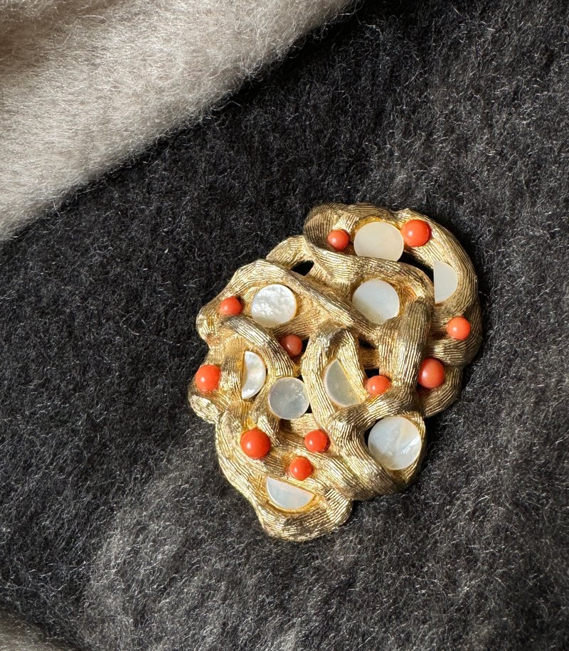 古董金色线条珍珠贝别针坠子1959 Sarah Coventry Royal Hawaiian - 项链 - 其他金属 金色