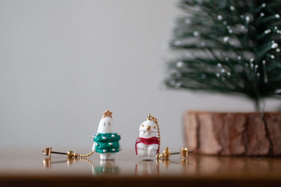 The earrings of Yeti who wants to be a tree and Yeti who wants to be a snowman - 耳环/耳夹 - 塑料 白色
