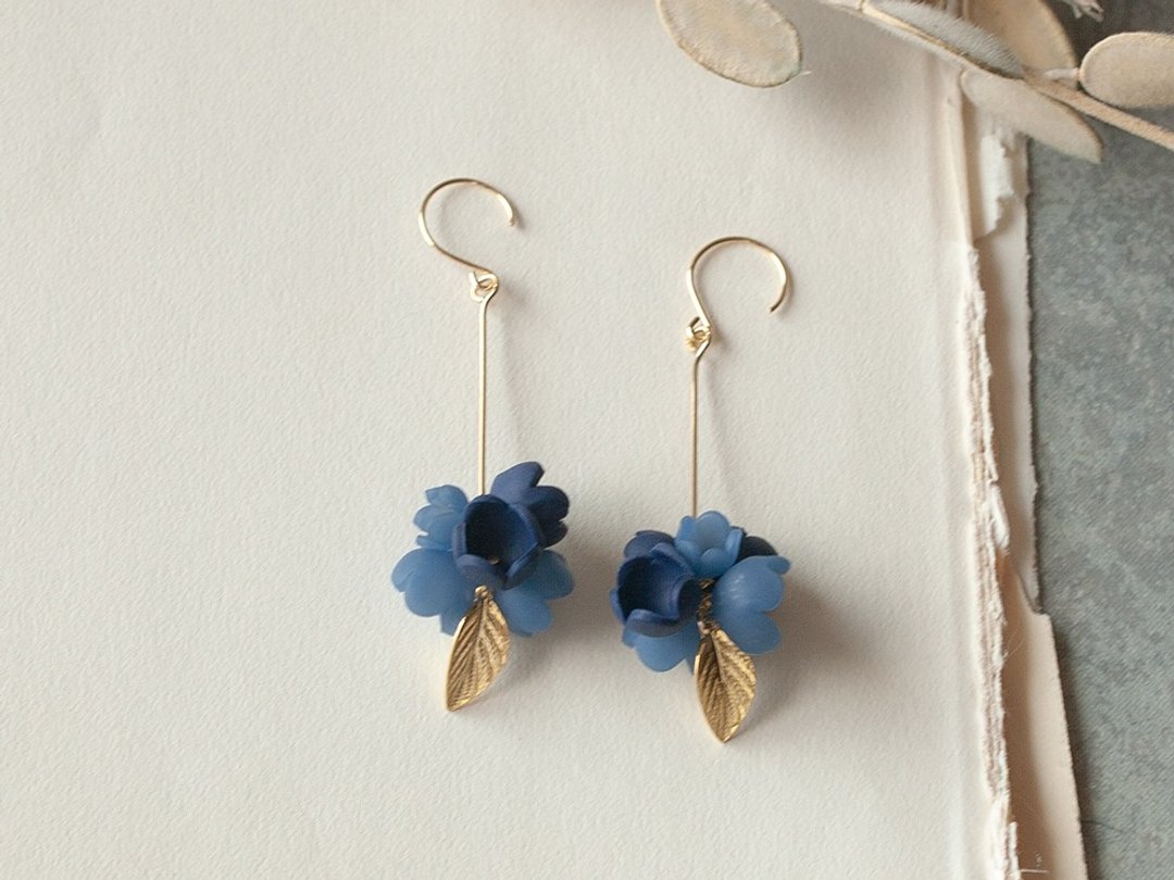 Flower Ball Earrings / navy - 耳环/耳夹 - 粘土 蓝色