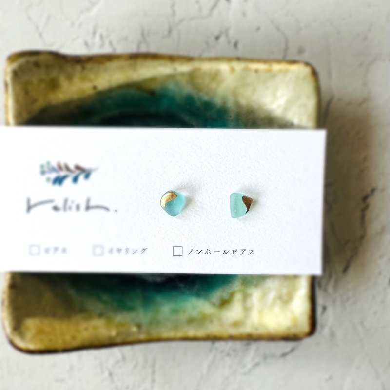 【再贩】海的赠礼 海玻璃 金继 耳针 无耳洞耳夹 小巧 简约 浅蓝色 金色 蓝色 办公室 玻璃 - 耳环/耳夹 - 玻璃 蓝色