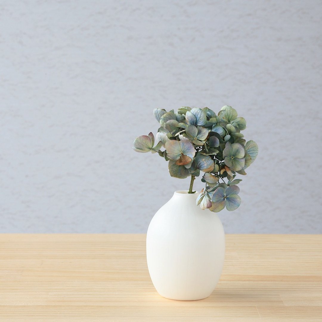 白色瓷器手工花瓶 日本制 - 花瓶/陶器 - 瓷 白色