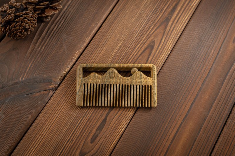 Islandoffer岛屿制作 绿檀木山峰浮雕无柄梳 迷你梳 (一件) - 卫浴用品 - 木头 金色