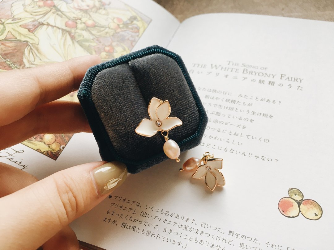 Enko | 安妮的白捧花 油滴釉花朵淡水粉珍珠 14K耳针耳夹 - 耳环/耳夹 - 半宝石 粉红色