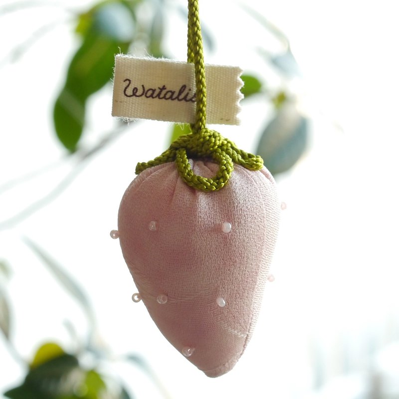 少女魅力草莓吊饰高级丝绸 - 挂绳/吊绳 - 丝．绢 粉红色