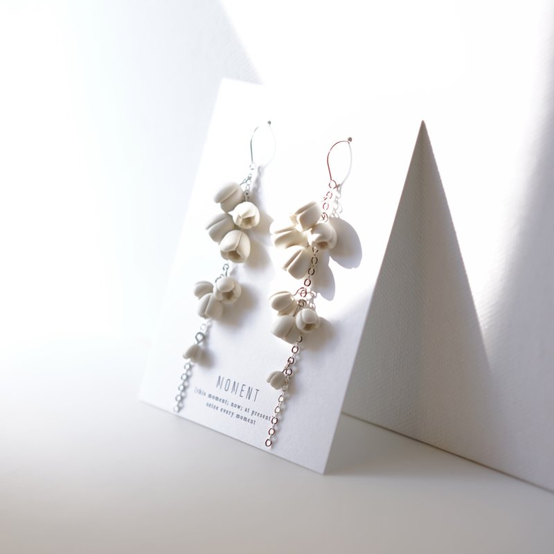 Reese 原创设计 手工软陶 花蕾垂坠耳环 925纯银耳鈎耳夹 - 耳环/耳夹 - 陶 白色