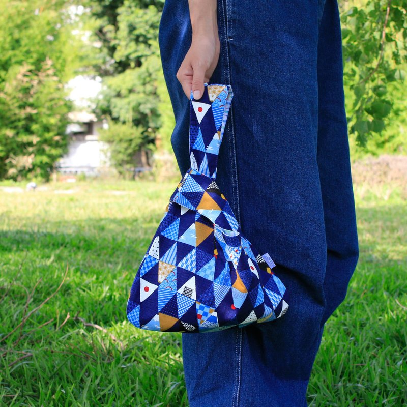 【日本节纱棉】三角富士山 交叉手腕包 深蓝 - 编织/刺绣/羊毛毡/裁缝 - 棉．麻 多色