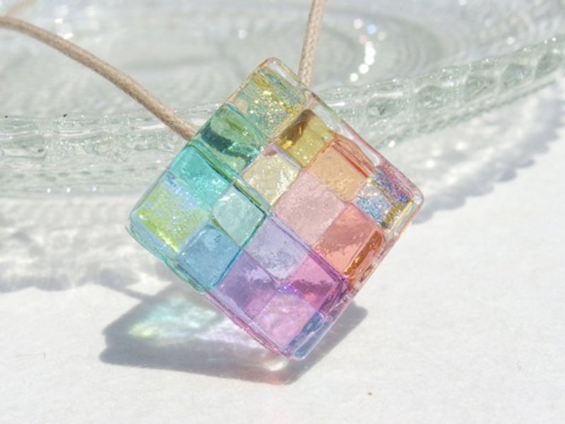 【Rainbow】幸福玻璃 (しあわせ【幸】) 项链 【可变更为香氛坠饰】【预约制作】 - 项链 - 玻璃 粉红色