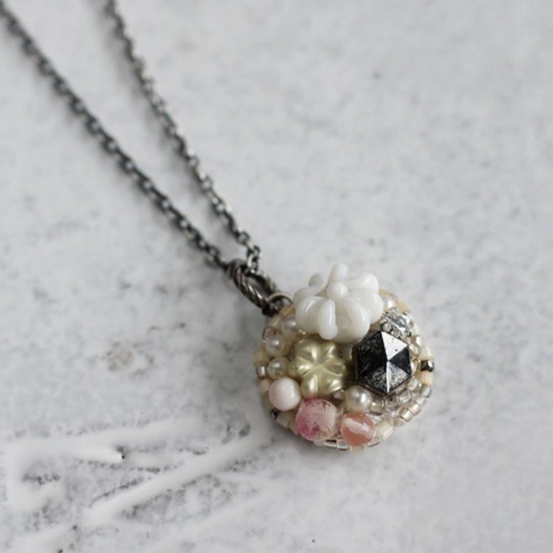 Vintage beads pendant ｛OP034｝ - 项链 - 其他材质 