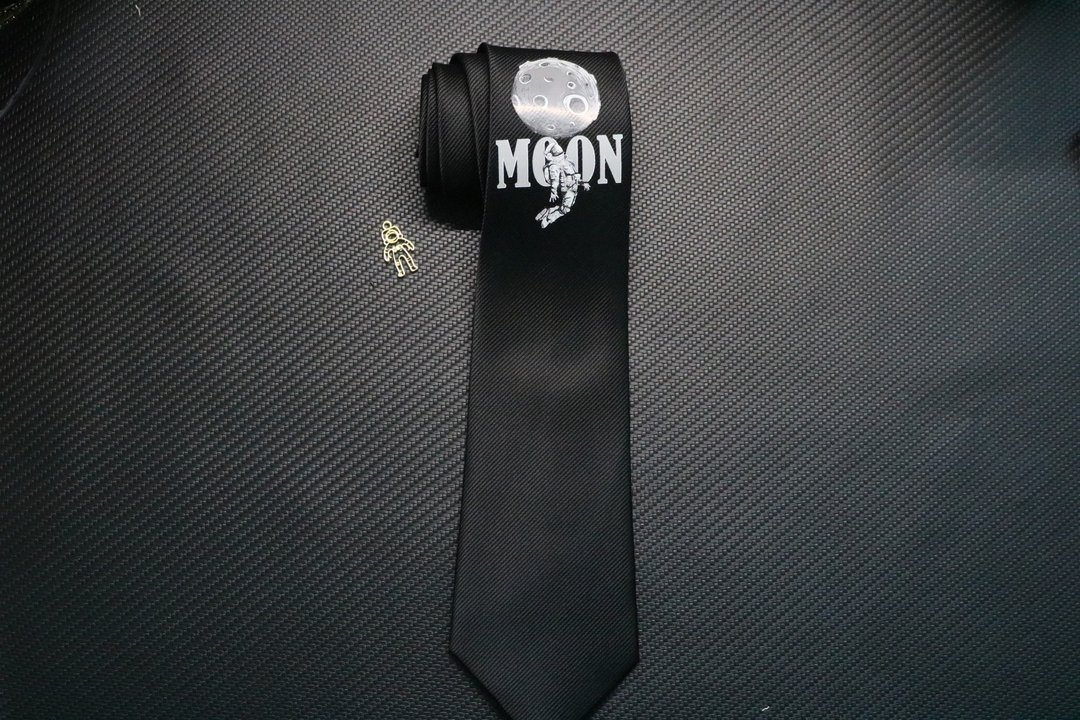 太空人印花領帶黑色真絲獨特設計necktie - 领带/领带夹 - 丝．绢 黑色