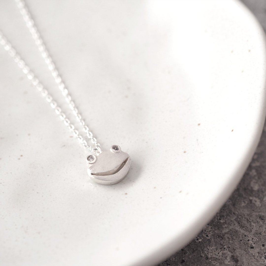White Happy Frog Necklace Silver 925 - 项链 - 其他金属 灰色