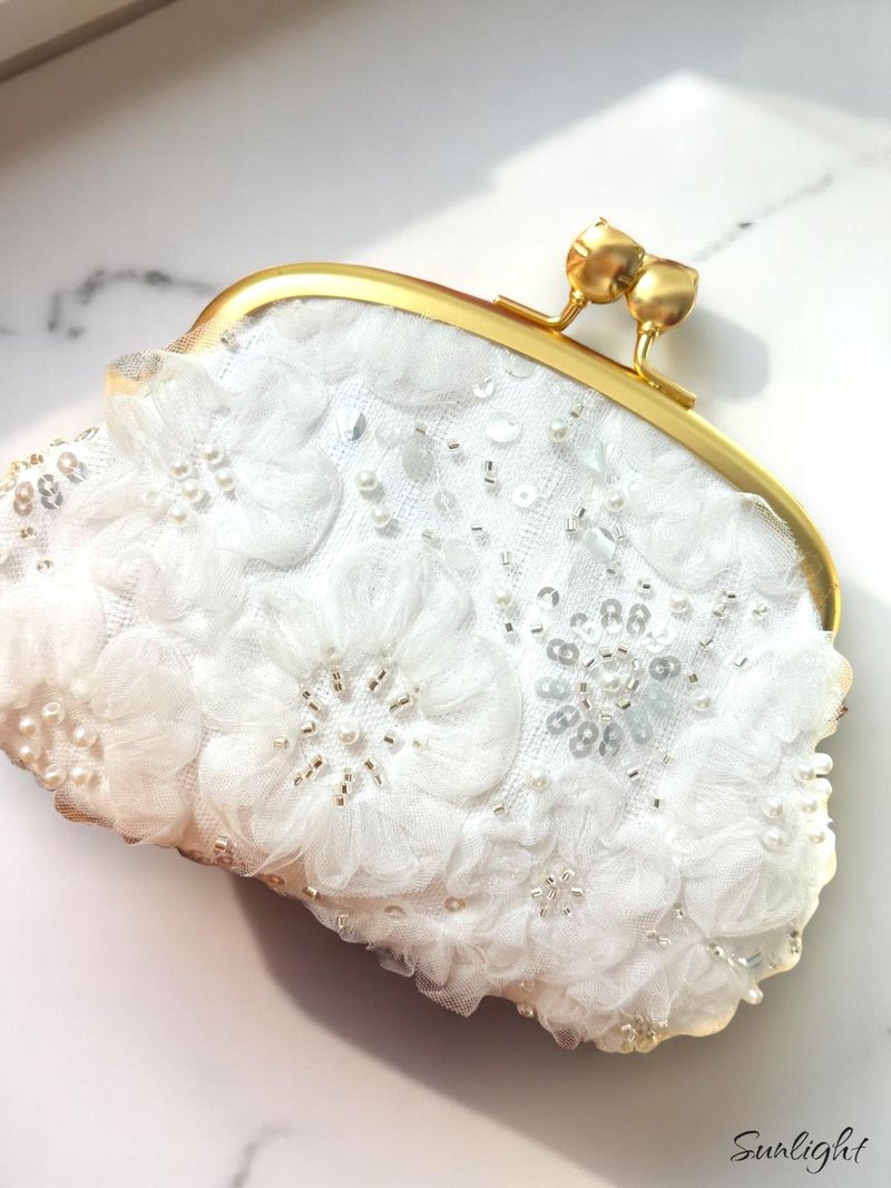 日光小巷浪漫手创品-浪漫立体白色花朵网纱系列子母口金包零钱 - 化妆包/杂物包 - 棉．麻 