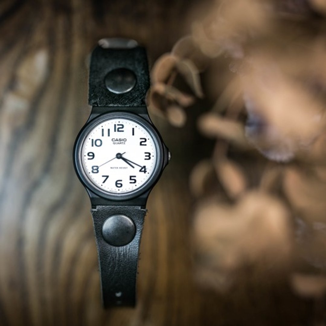 Velor and Nume leather 2TONE wristwatch / analog hands / retro black / just right size [medium] - 女表 - 真皮 黑色