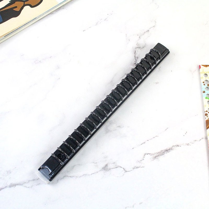 Chuyu 20孔美背拉柄夹(A5/25K适用)DIY活页夹具/20孔夹(孔径13mm) - 笔记本/手帐 - 塑料 黑色