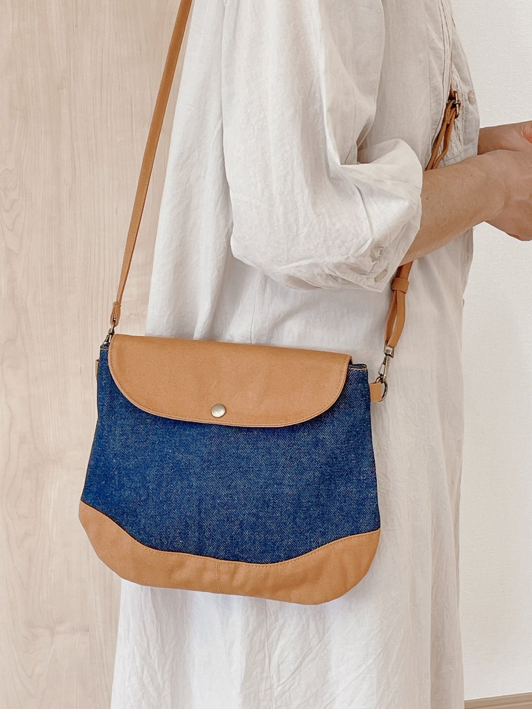 Okayama Denim Kurashiki Canvas Plump Shoulder Bag Bicolor Sacoche Travel Indigo x Camel - 侧背包/斜挎包 - 棉 橘色