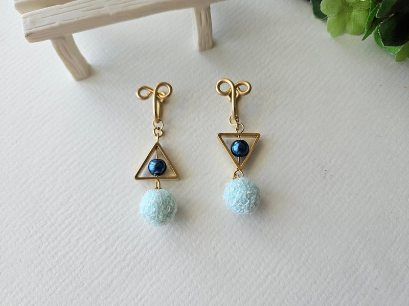 【三角游戏】金框毛球款、果绿~无痛耳夹、夹式耳环、耳钩 - 耳环/耳夹 - 其他材质 