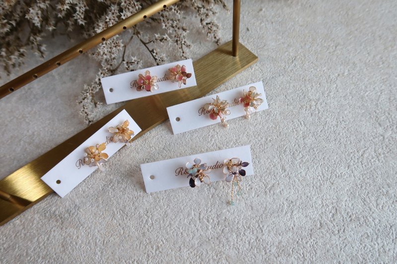 小捧花珍珠耳针耳环 手作水晶花树脂饰品 新娘头饰/伴娘配饰 - 耳环/耳夹 - 树脂 多色