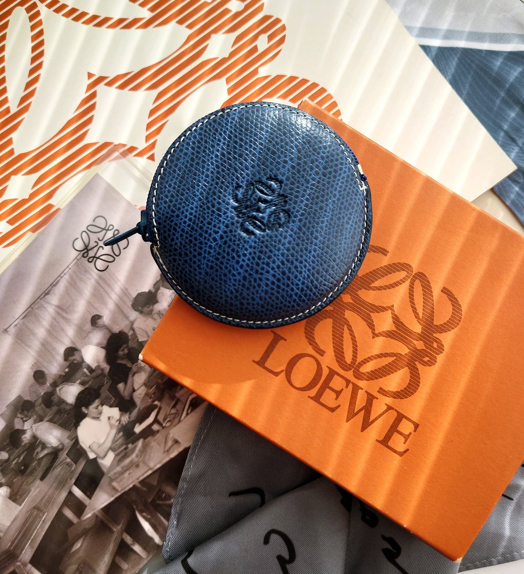 全新连盒 Loewe 圆饼干小收纳包 钱包零钱夹 零钱包散银包 散纸包 - 皮夹/钱包 - 真皮 蓝色
