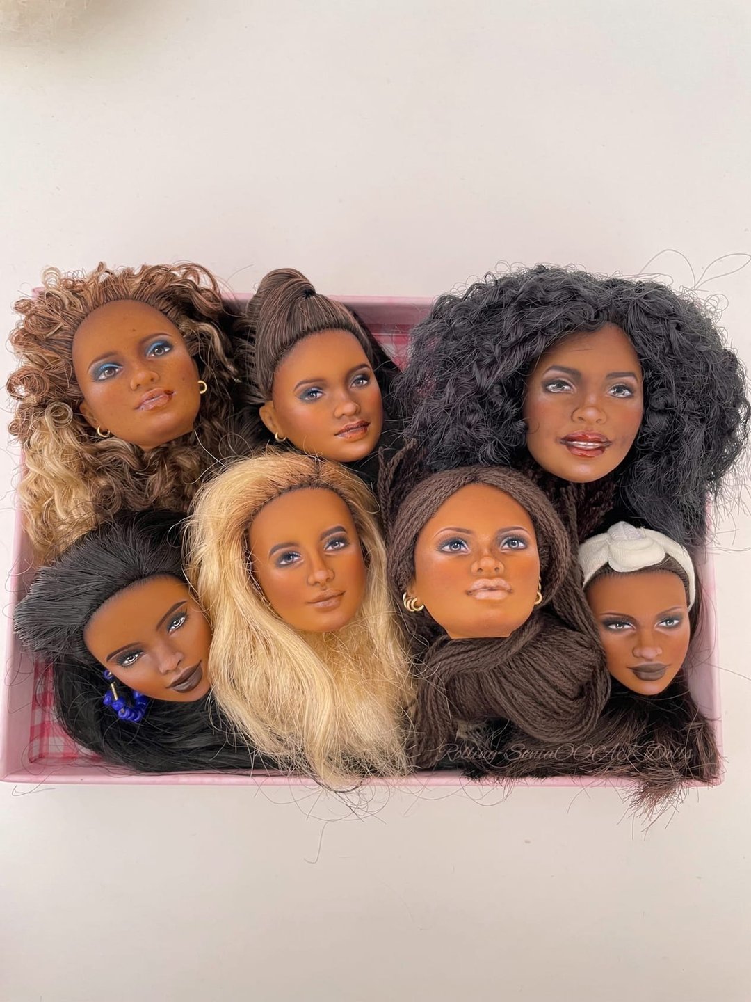 Barbie 只有娃娃头 其中的一种 玩具娃娃 人形 - 玩偶/公仔 - 塑料 多色