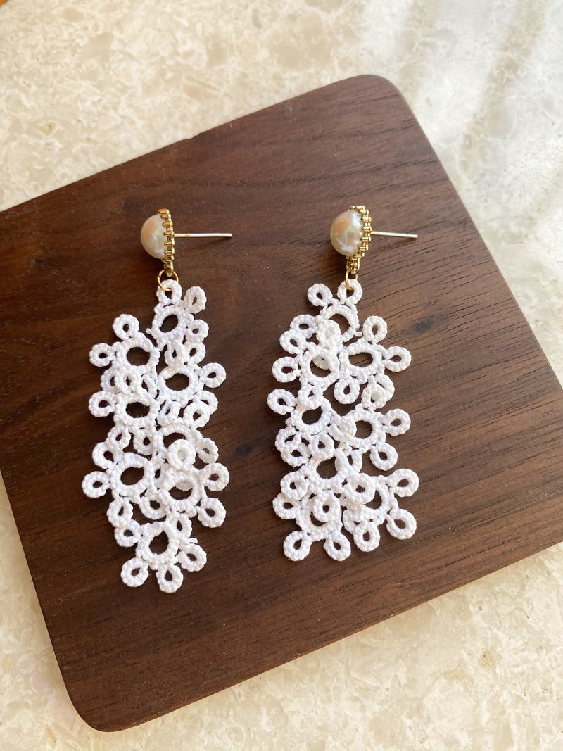 纯白花串梭织耳环 Tatting earrings 耳针 耳鈎 耳环 梭织 礼物 - 耳环/耳夹 - 棉 白色