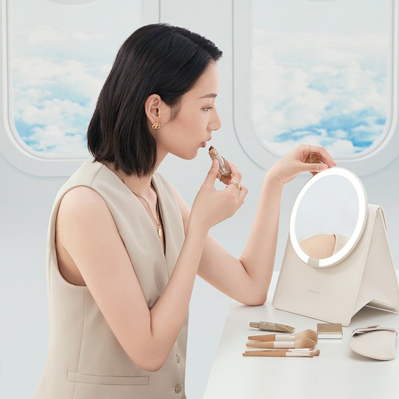 【AMIRO】觅光旅行化妆LED高清日光包包镜 小魔方 化妆包 美妆镜 - 彩妆刷具/镜子/梳子 - 其他材质 金色