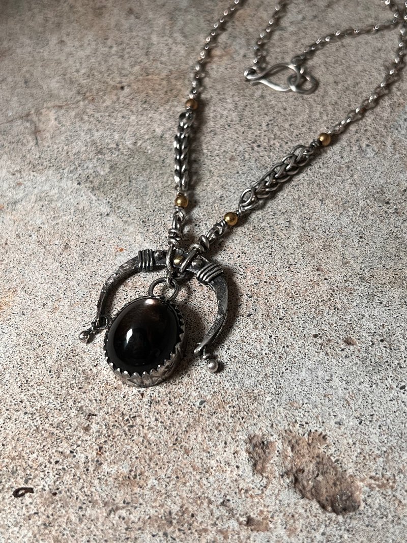 弯月十字星光黑太阳石项链 - 项链 - 半宝石 灰色
