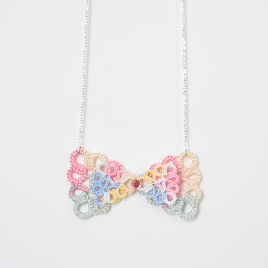 《订制》‘双双蝴蝶结’彩色 梭编 项链‘Double Bow’Rainbow Tatting Necklace - 颈链 - 绣线 多色