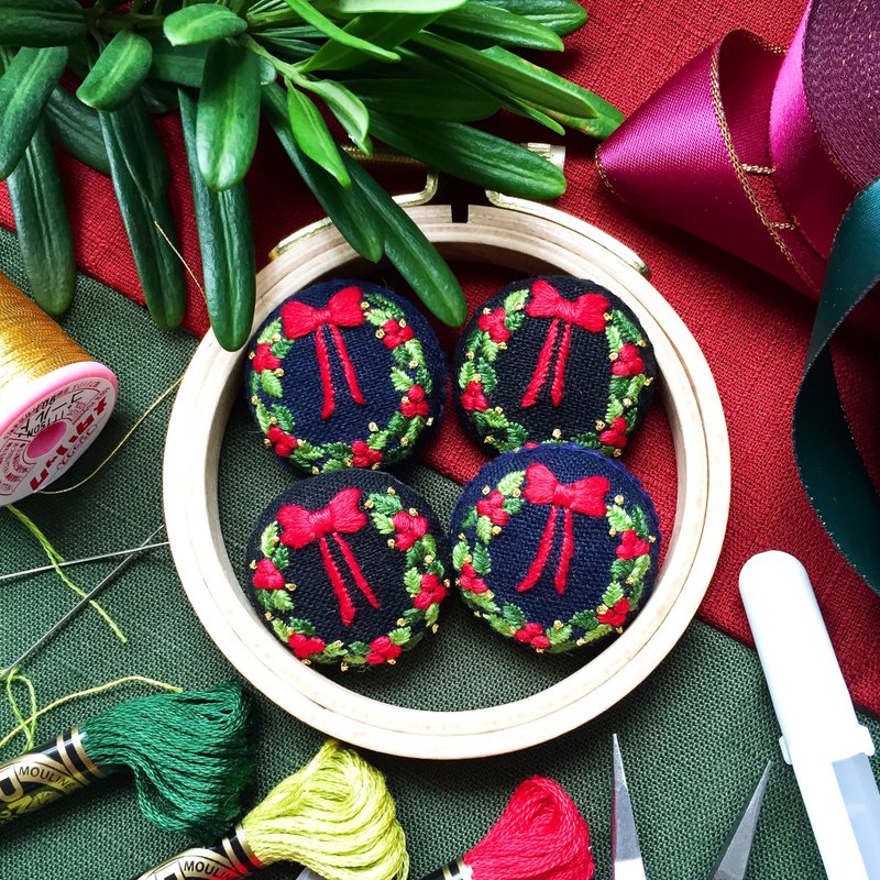 圣诞花环 手工刺绣胸针/项链吊坠 圣诞节限定 B款 - 胸针 - 绣线 黑色