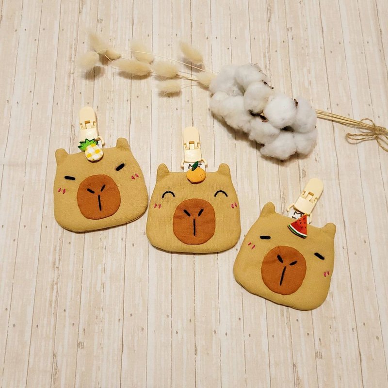 头顶水果的水豚 / 造型平安符袋 - 平安符/符袋 - 棉．麻 