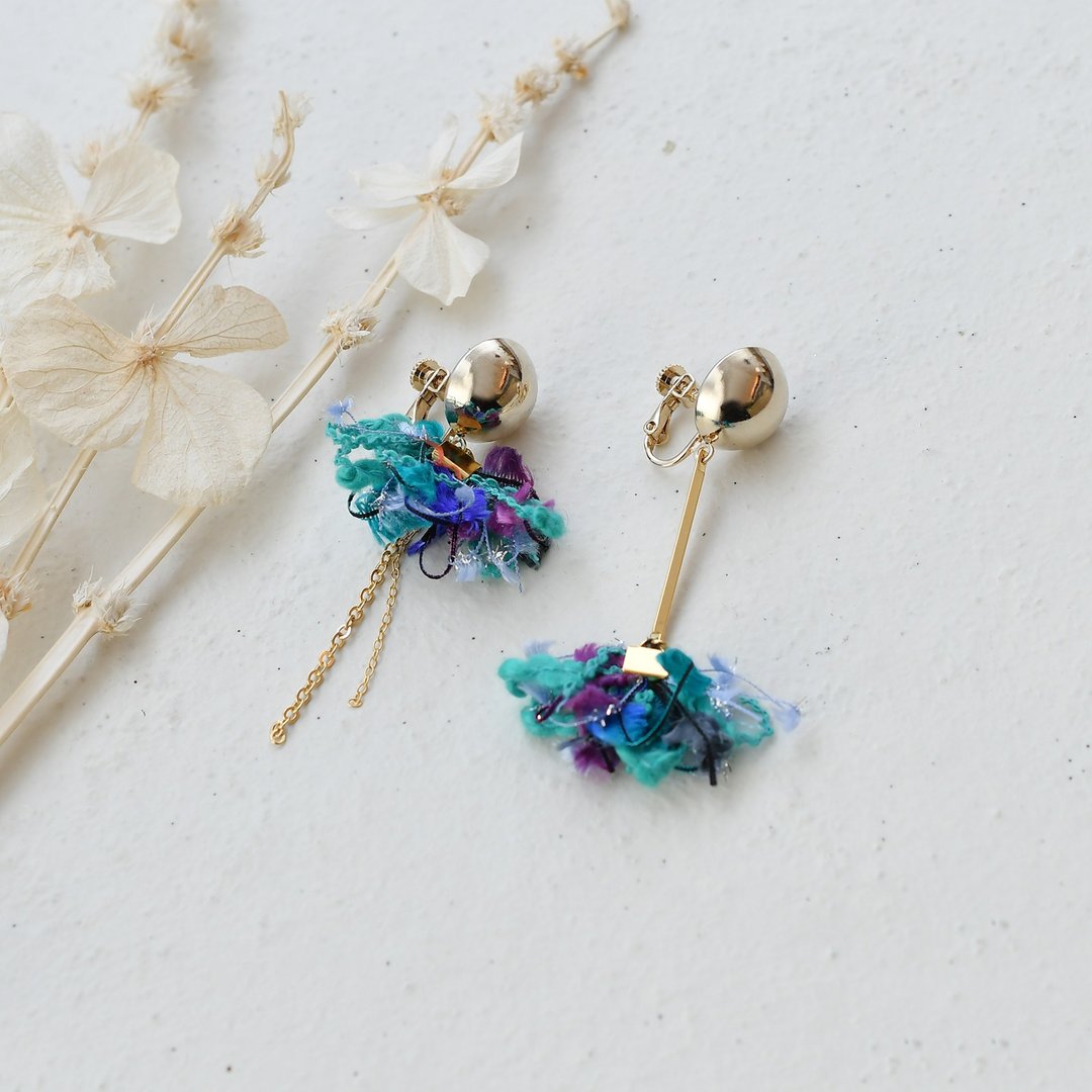 Asymmetry tassel earrings/Blue - 耳环/耳夹 - 绣线 蓝色