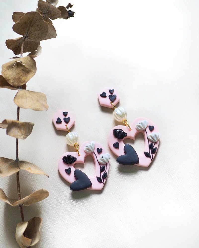 缕空爱心软陶耳环 - 耳环/耳夹 - 其他材质 粉红色