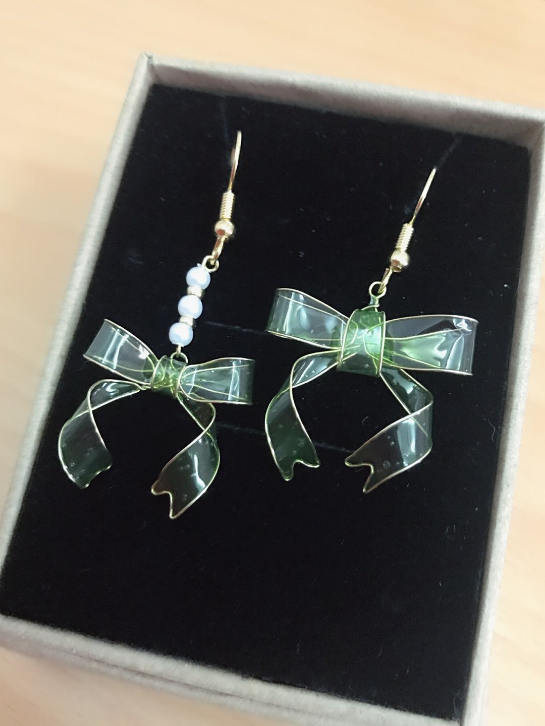 水晶花蝴蝶结耳环/不对称珍珠蝴蝶结耳环 - 耳环/耳夹 - 其他材质 