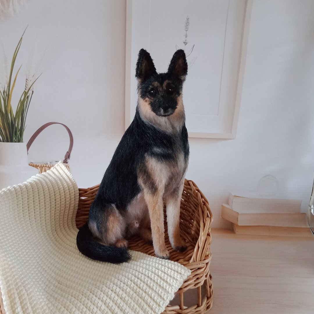 8.5 inches height Custom Miniature realistic crochet German Shepherd - 玩偶/公仔 - 其他材质 黑色