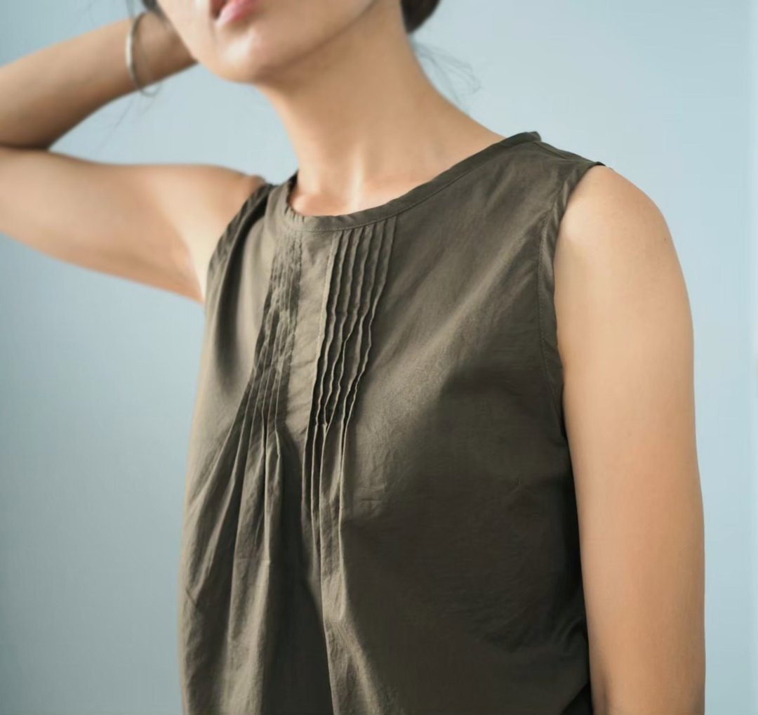 Pleated Sleeveless blouse - 女装上衣 - 棉 